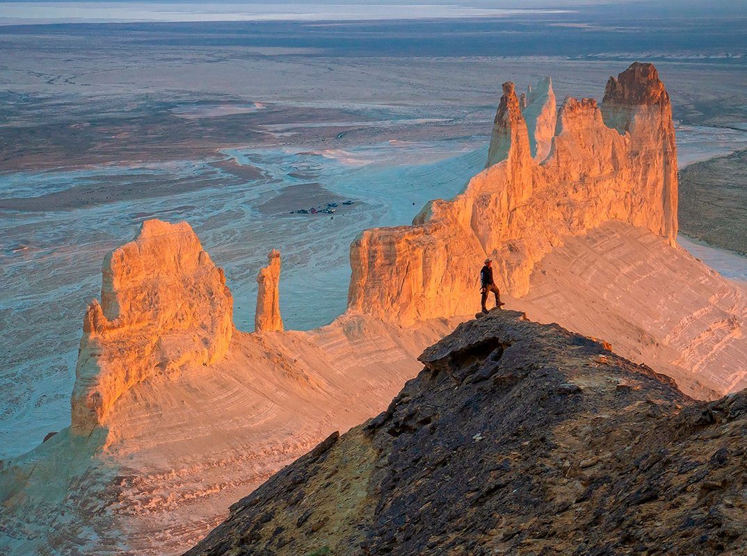 マンギスタウ:地球を超えた写真探検(アクタウ – アクタウ) - Slide 1
